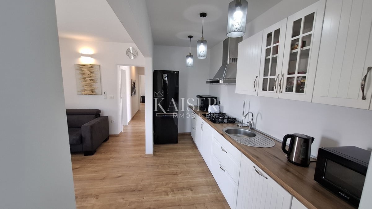 Istra, Kaštelir - Hiša z dvema apartmajema, 188m2, bazen