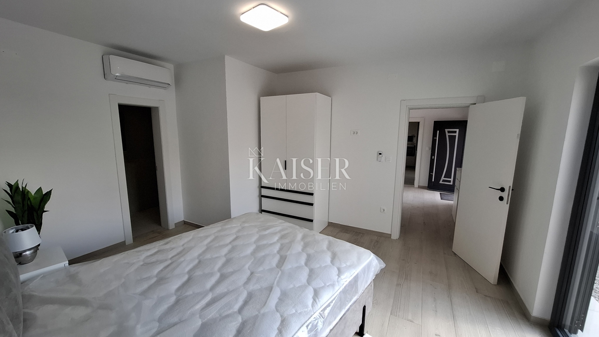 Istra, Kaštelir - Hiša z dvema apartmajema, 188m2, bazen