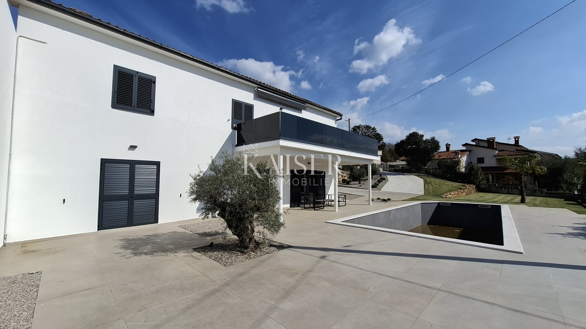 Istra, Kaštelir - Hiša z dvema apartmajema, 188m2, bazen