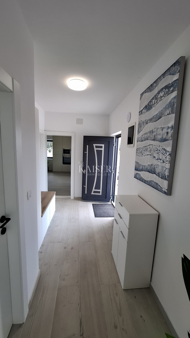 Istra, Kaštelir - Hiša z dvema apartmajema, 188m2, bazen