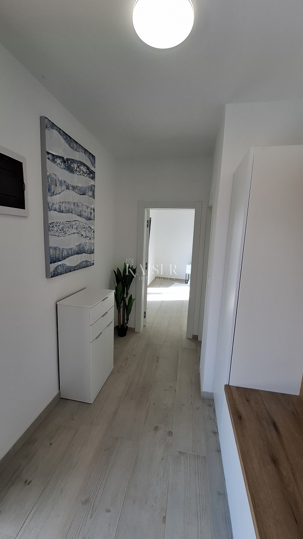Istra, Kaštelir - Hiša z dvema apartmajema, 188m2, bazen