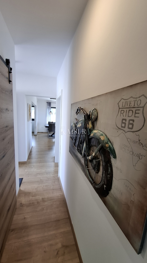 Istra, Kaštelir - Hiša z dvema apartmajema, 188m2, bazen