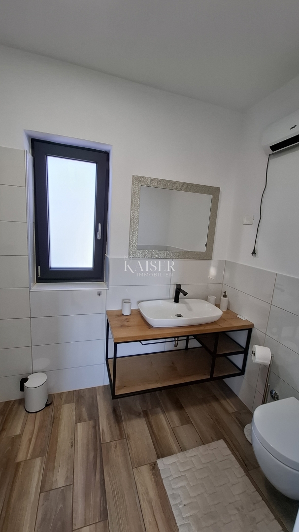 Istra, Kaštelir - Hiša z dvema apartmajema, 188m2, bazen