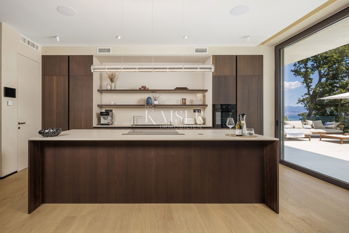 Opatijska riviera - vila z morjem na dlani, 290 m2