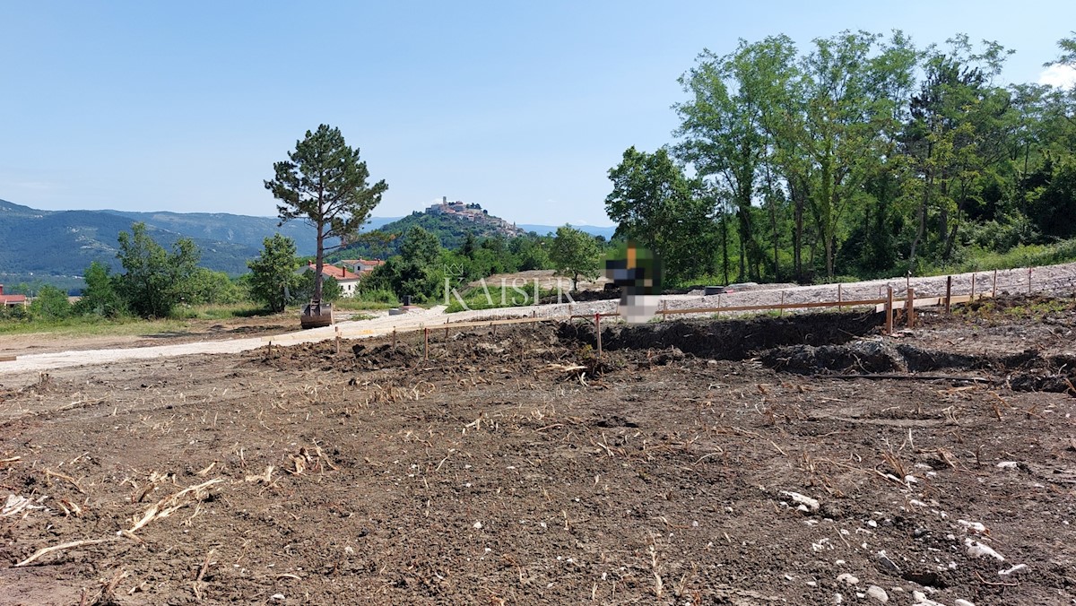 Istra, Motovun - zemljišče s panoramskim razgledom