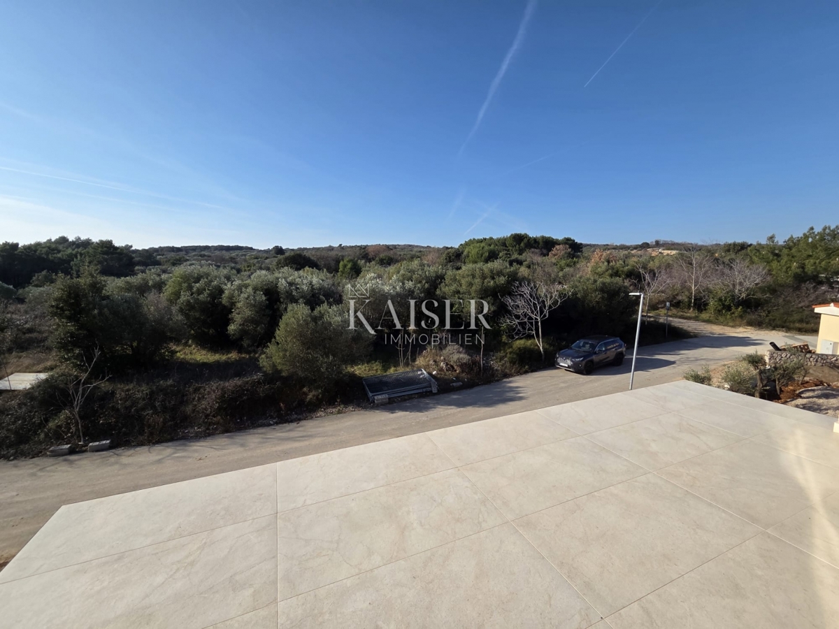 Otok Krk, Krk, dvoetažni apartma v izgradnji, 106 m2