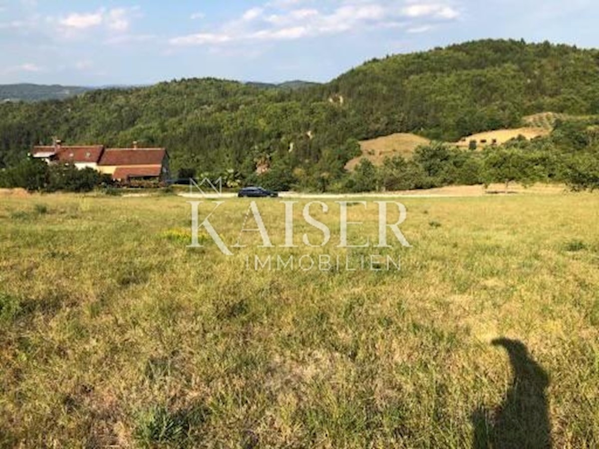 Istra, Pazin, gradbeno zemljišče s pogledom na jezero Butoniga