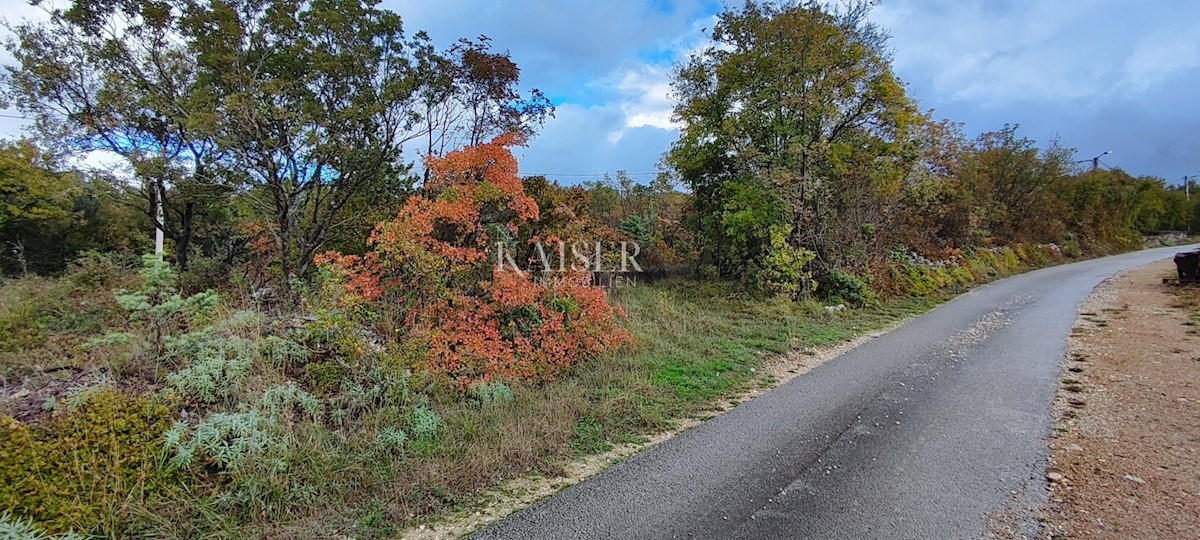 Istra, Labin - gradbeno zemljišče 500 m od morja, 2100 m2