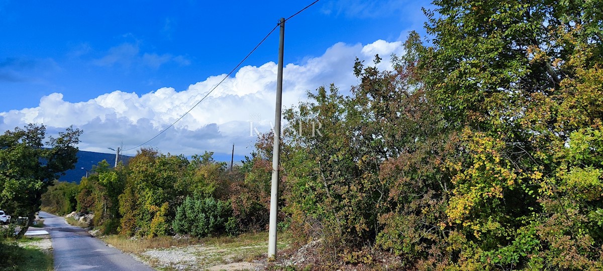 Istra, Labin - gradbeno zemljišče 500 m od morja, 2100 m2