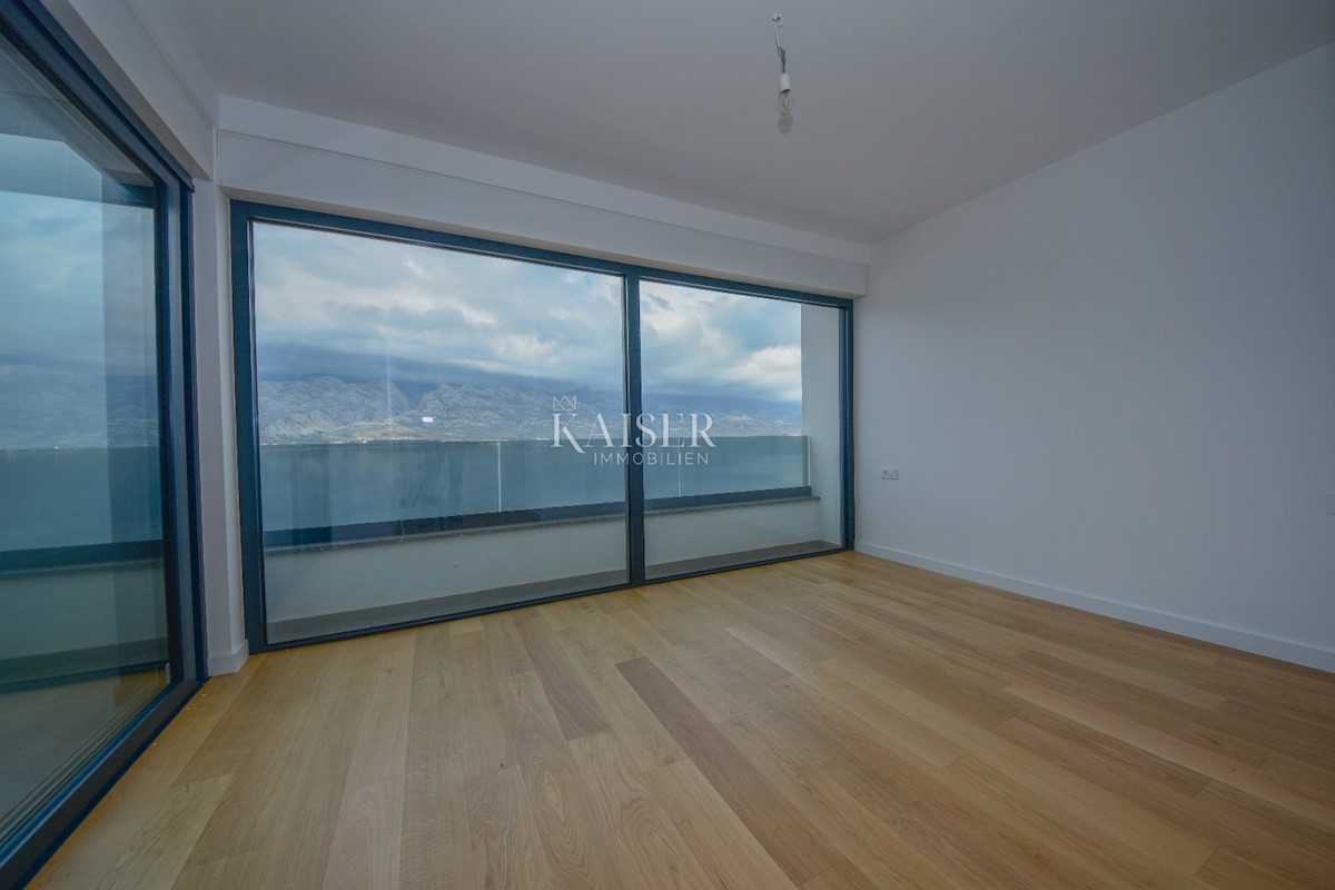 Vinjerac - luksuzni penthouse 134m2, 1. vrsta do morja