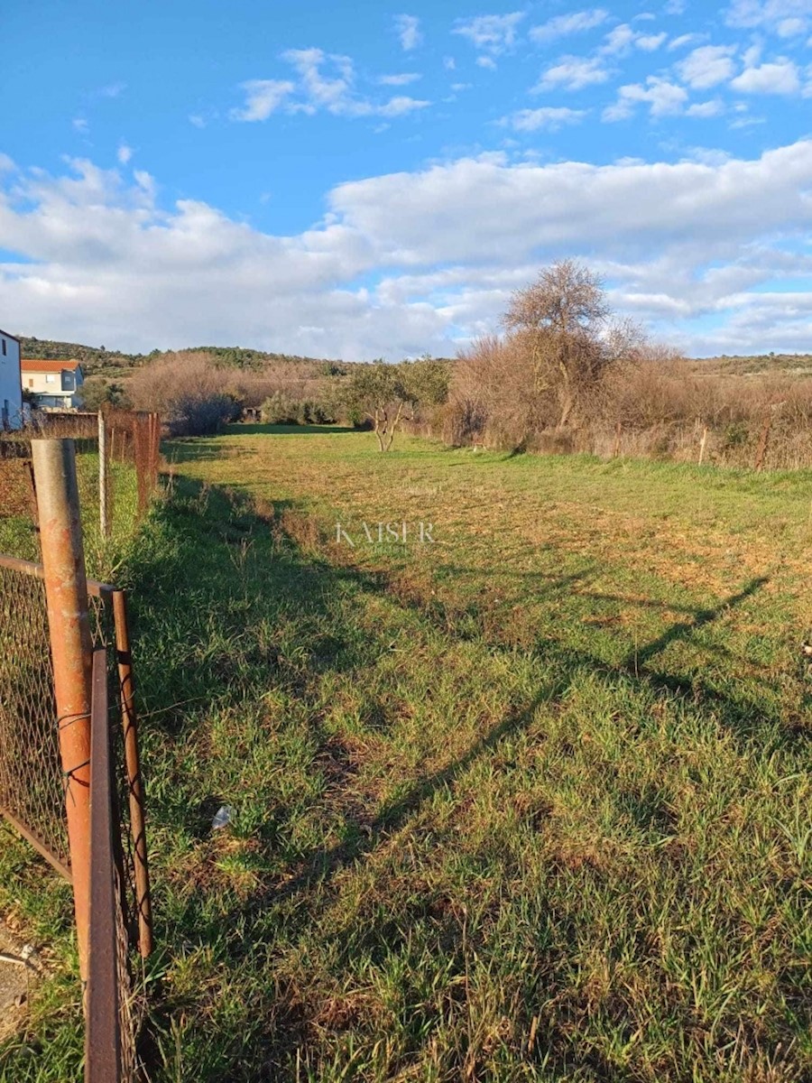  Zazidljivo zemljišče Posedarje, 2.287m2