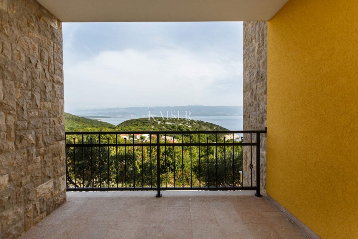 Vrbnik, otok Krk - apartma 93m2 s čudovitim razgledom 