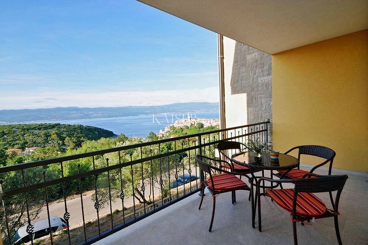 Vrbnik, otok Krk - apartma 93m2 s čudovitim razgledom 