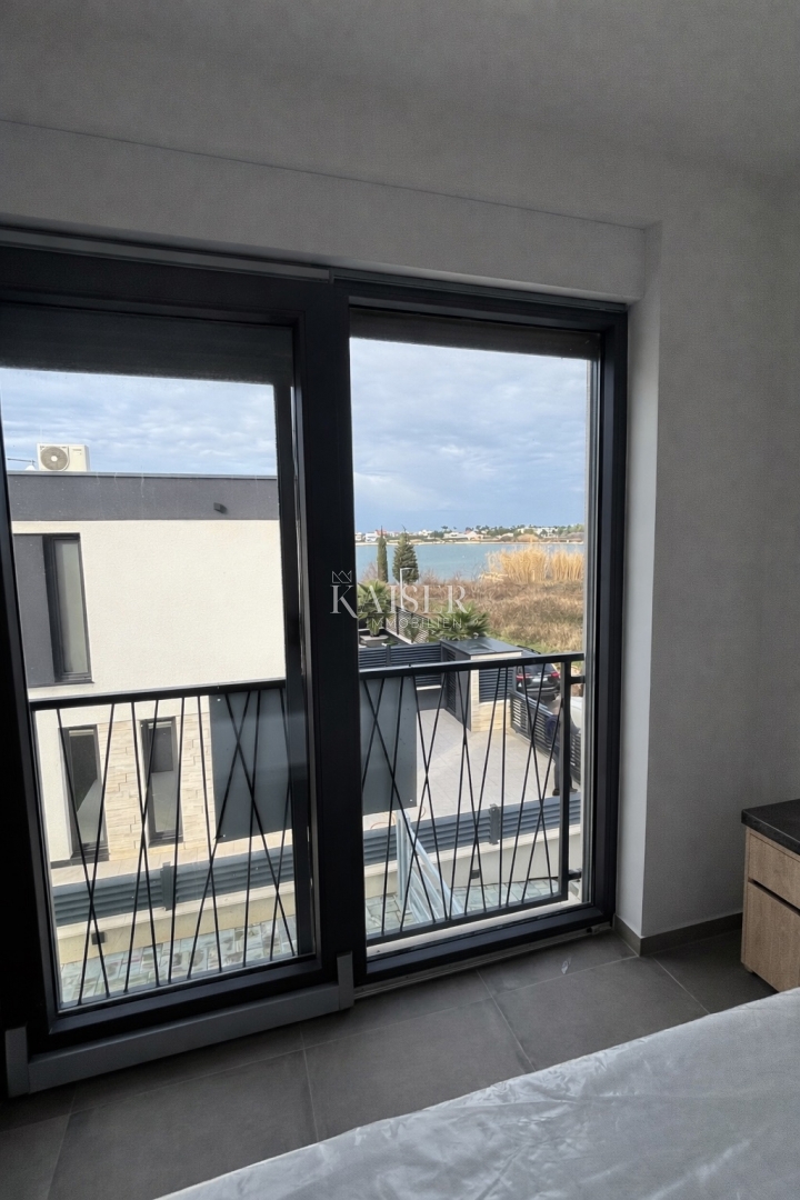 Zadar, Privlaka apartma v novi stavbi, 70 m od morja