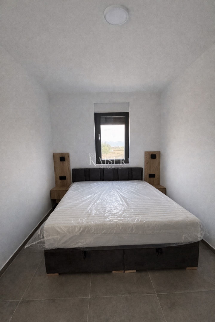 Zadar, Privlaka apartma v novi stavbi, 70 m od morja