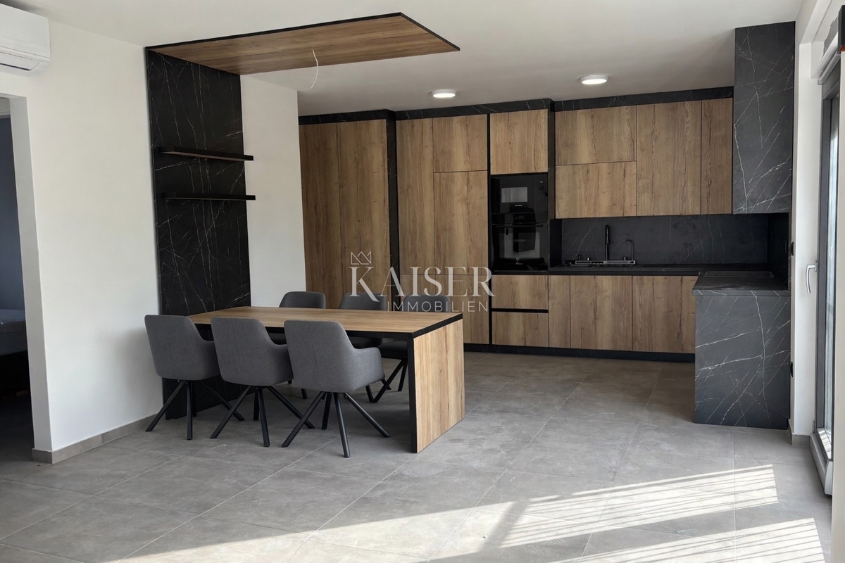 Zadar, Privlaka apartma v novi stavbi, 70 m od morja