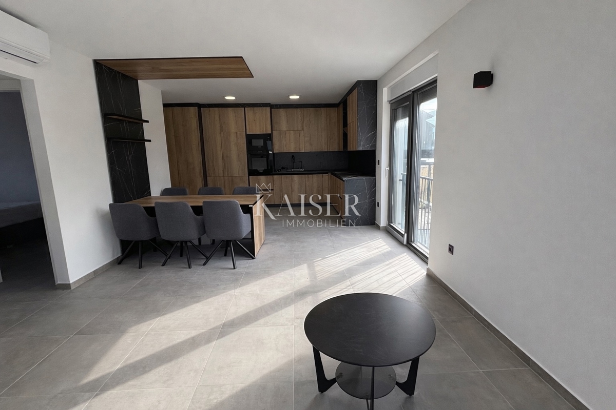 Zadar, Privlaka apartma v novi stavbi, 70 m od morja