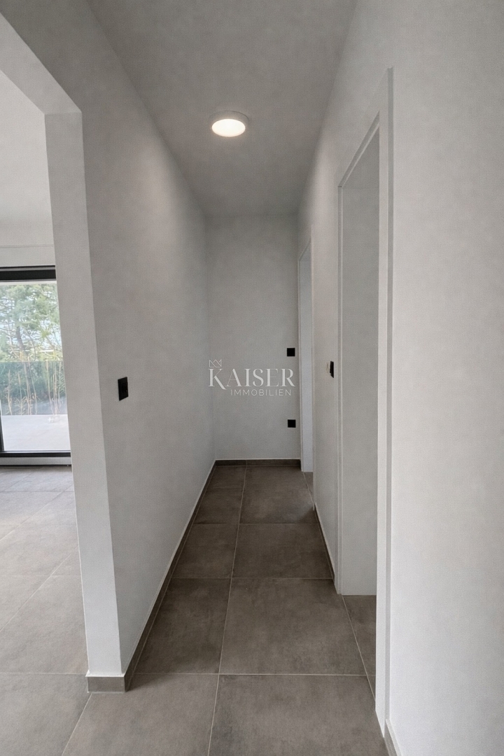 Zadar, Privlaka apartma v novi stavbi, 70 m od morja