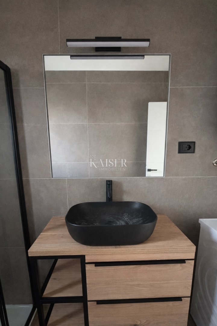 Zadar, Privlaka apartma v novi stavbi, 70 m od morja