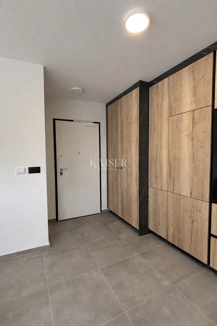 Zadar, Privlaka apartma v novi stavbi, 70 m od morja