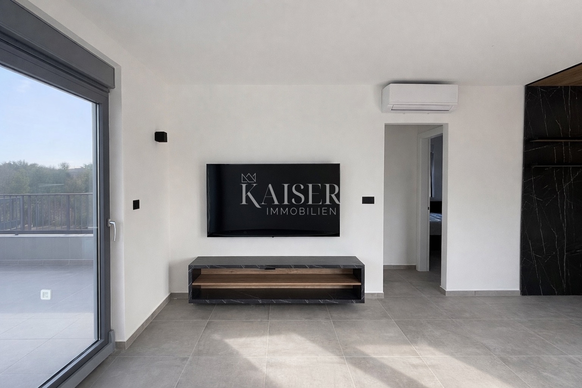 Zadar, Privlaka apartma v novi stavbi, 70 m od morja