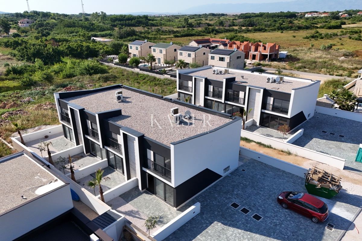 Zadar, Privlaka, dvoetažni apartma z vrtom v bližini centra in morja