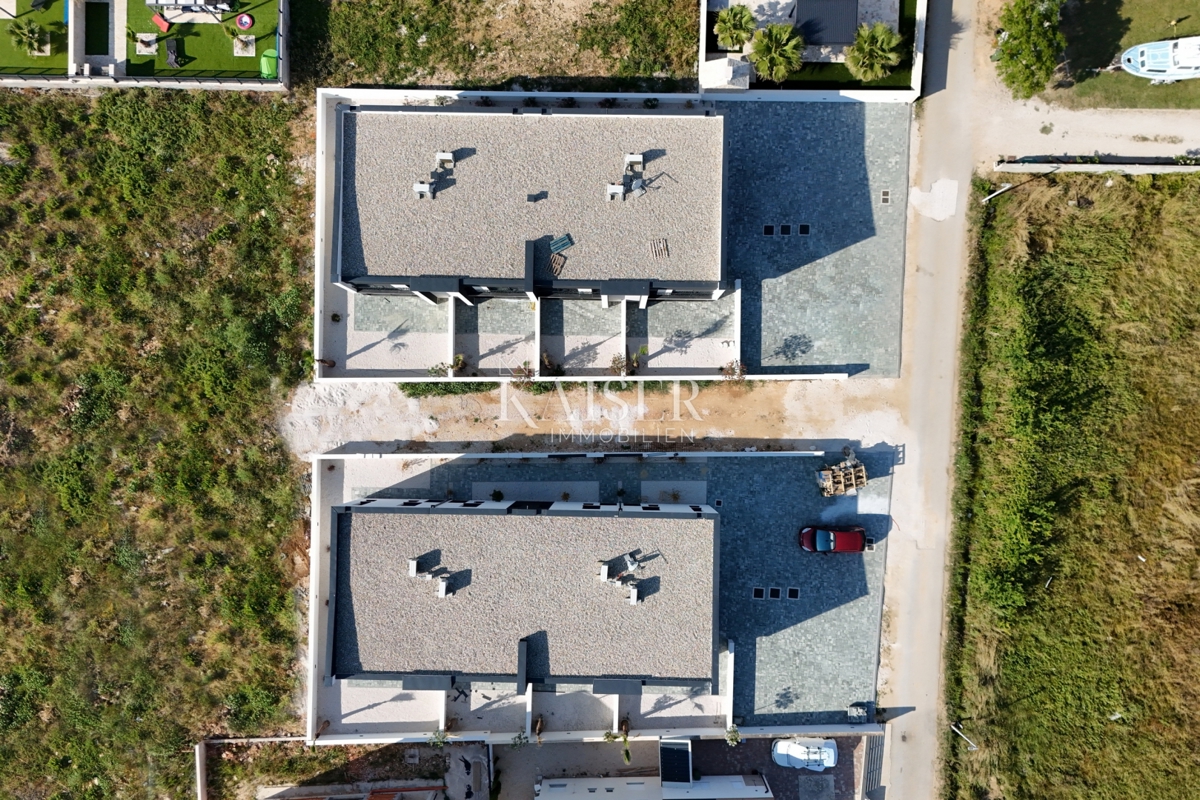 Zadar, Privlaka, dvoetažni apartma z vrtom v bližini centra in morja