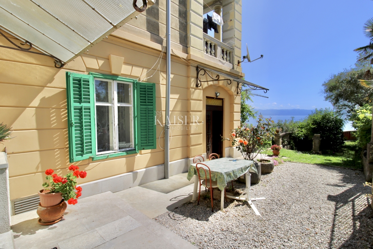 Opatija, Lovran – Apartma 120 m2, prva vrsta do morja z zasebno plažo