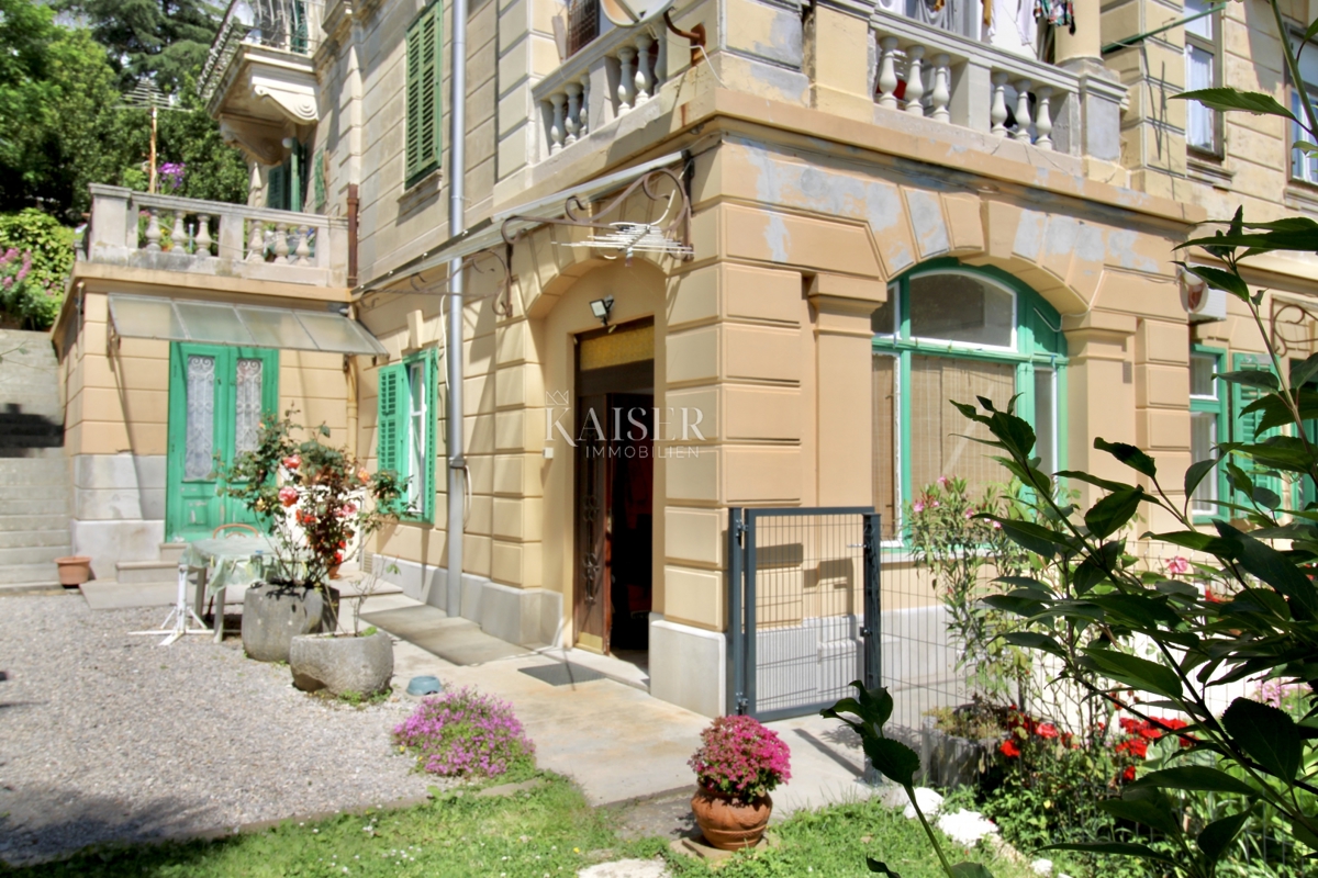 Opatija, Lovran – Apartma 120 m2, prva vrsta do morja z zasebno plažo