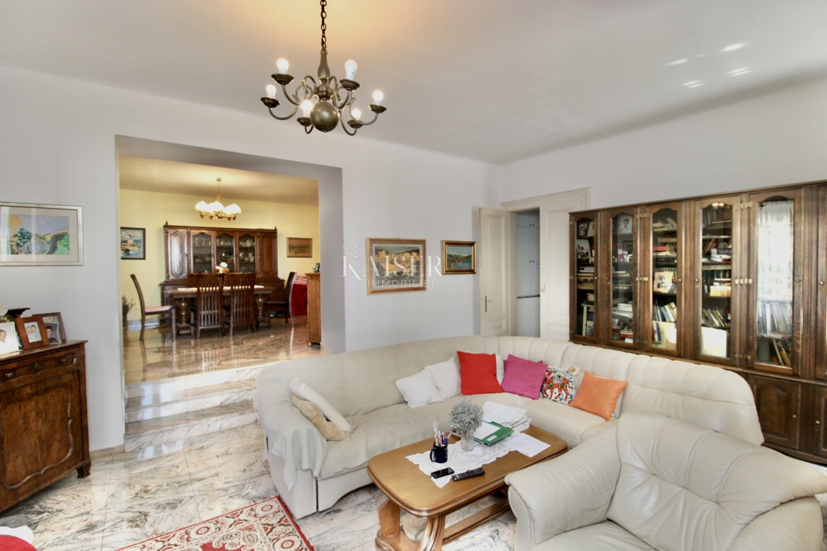 Opatija, Lovran – Apartma 120 m2, prva vrsta do morja z zasebno plažo