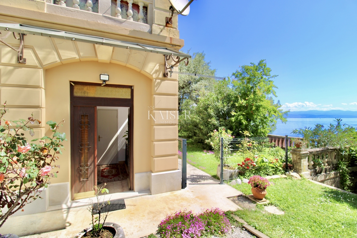 Opatija, Lovran – Apartma 120 m2, prva vrsta do morja z zasebno plažo