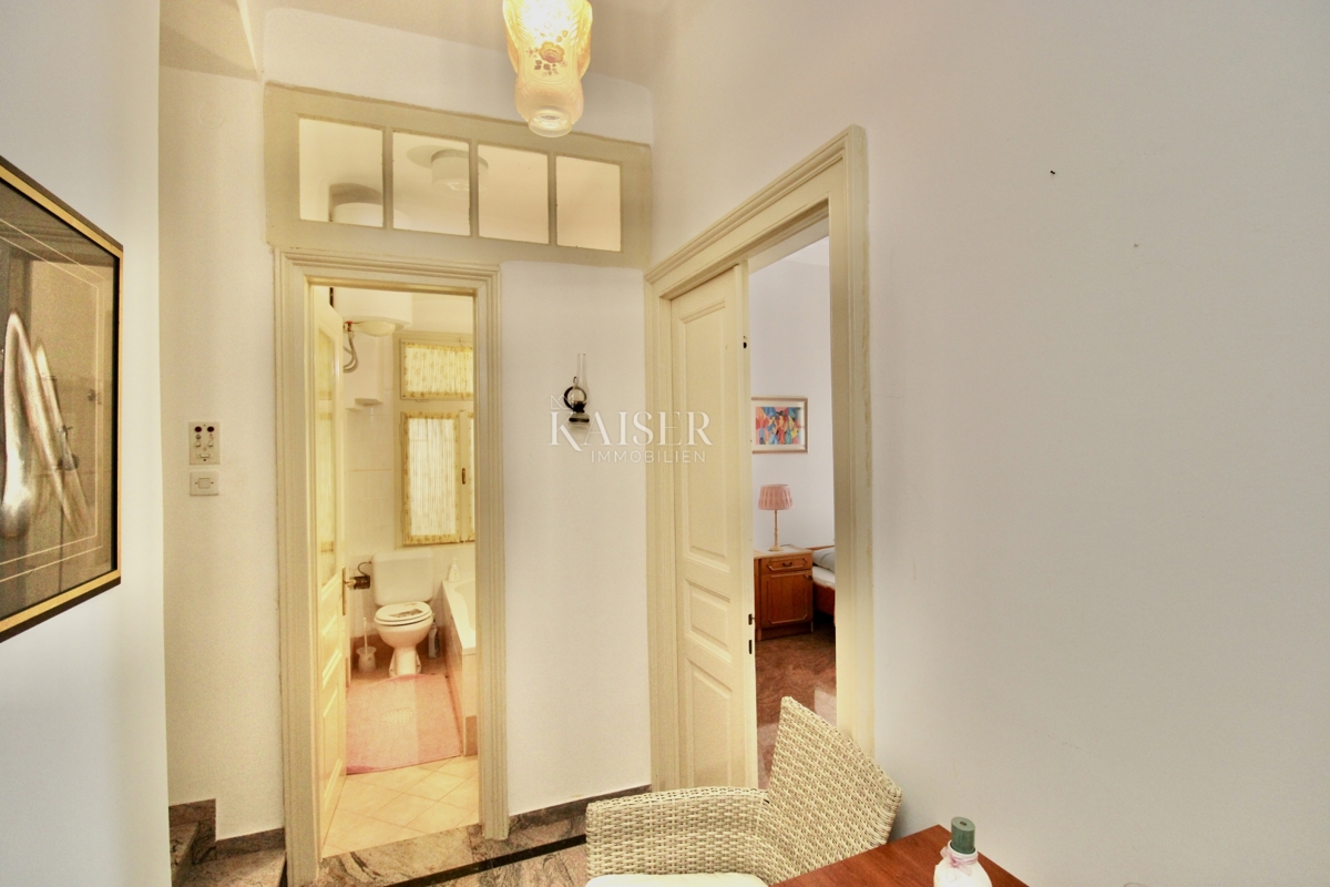 Opatija, Lovran – Apartma 120 m2, prva vrsta do morja z zasebno plažo