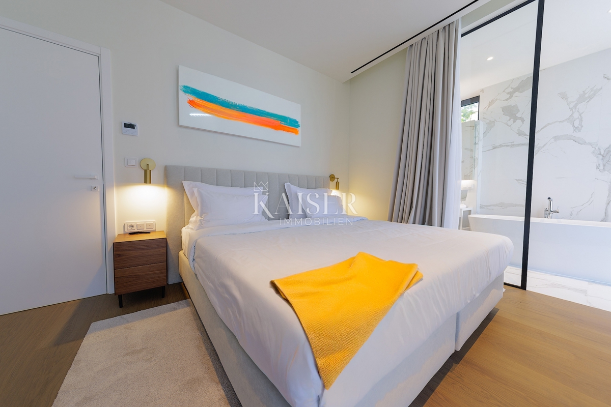 Istra, Umag, Savudrija - luksuzna vila v naselju, 275m2 - na voljo vse storitve v naselju