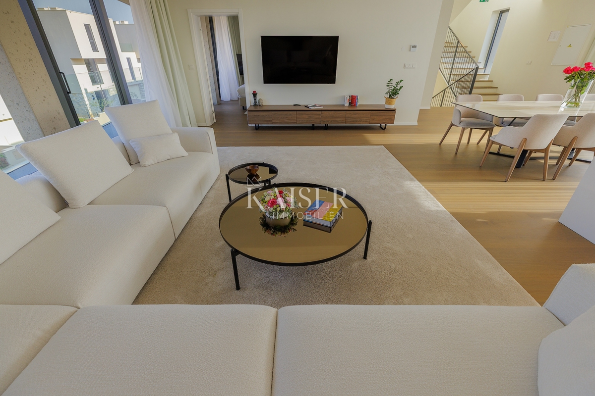 Istra, Umag, Savudrija - luksuzna vila v naselju, 275m2 - na voljo vse storitve v naselju