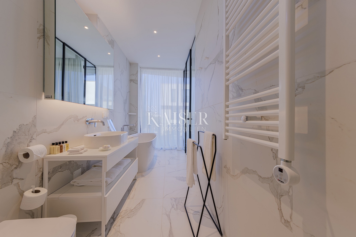 Istra, Umag, Savudrija - luksuzna vila v naselju, 275m2 - na voljo vse storitve v naselju