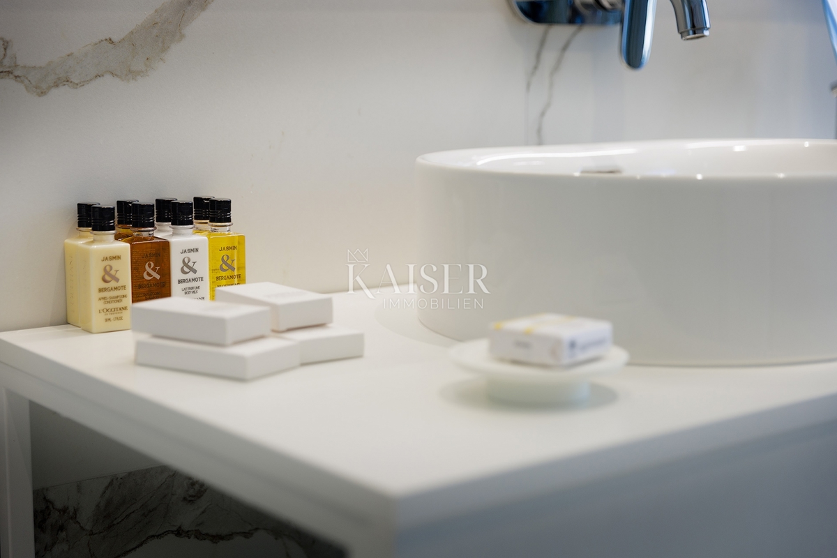 Istra, Umag, Savudrija - luksuzna vila v naselju, 275m2 - na voljo vse storitve v naselju