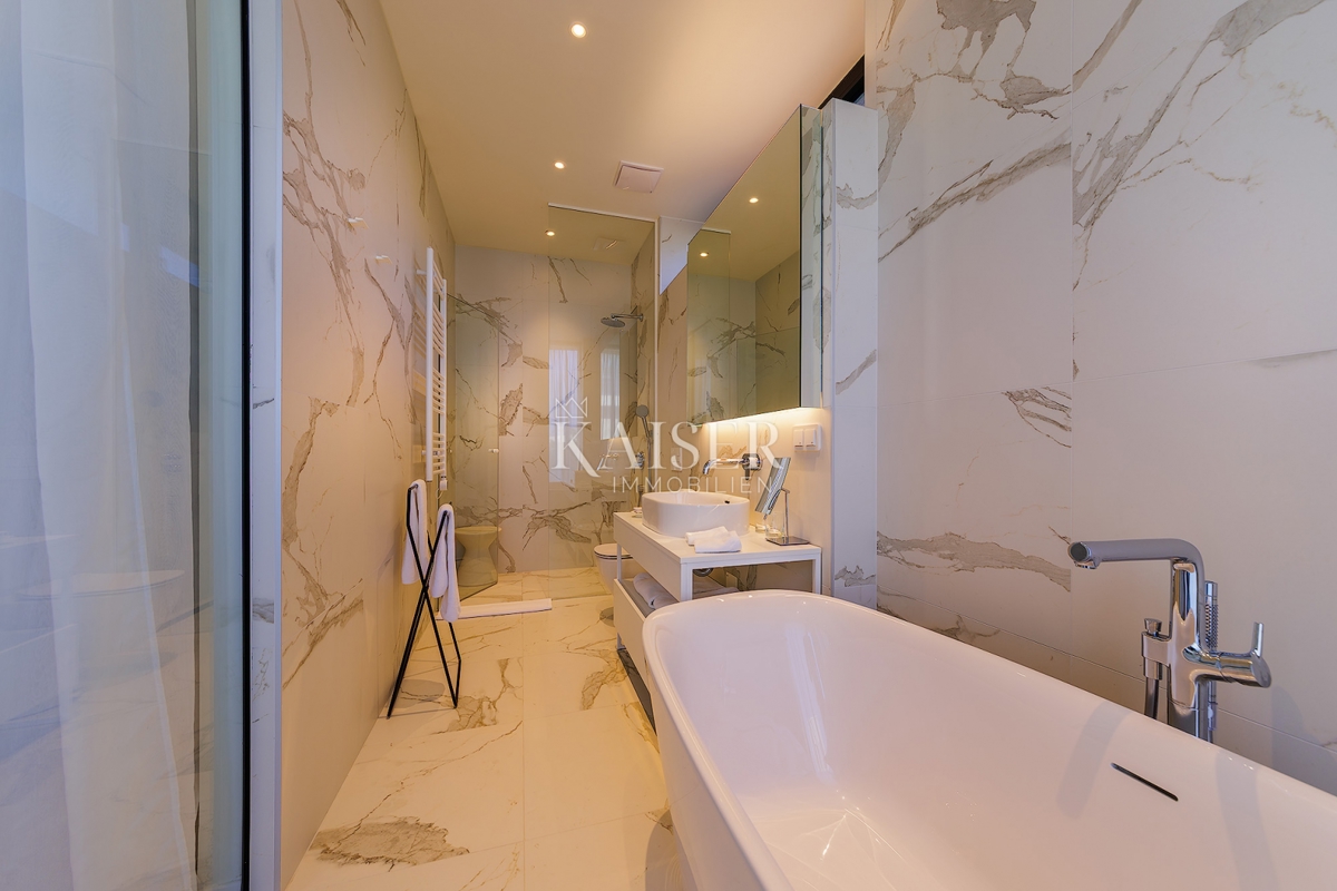 Istra, Umag, Savudrija - luksuzna vila v naselju, 275m2 - na voljo vse storitve v naselju