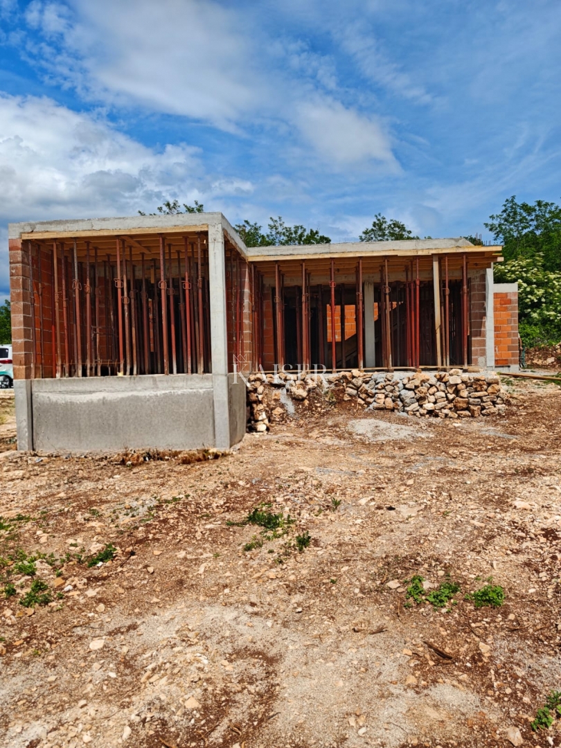 Vila Muntrilj, Tinjan, 235m2