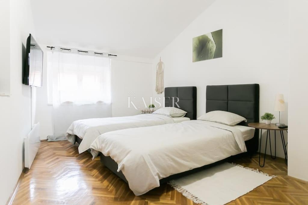Crikvenica, center - stanovanje, 2 spalnici + dnevna soba, 100 metrov od morja