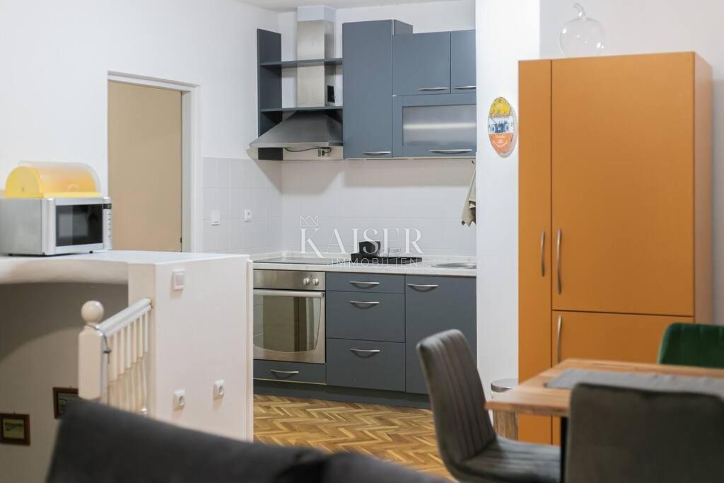 Crikvenica, center - stanovanje, 2 spalnici + dnevna soba, 100 metrov od morja