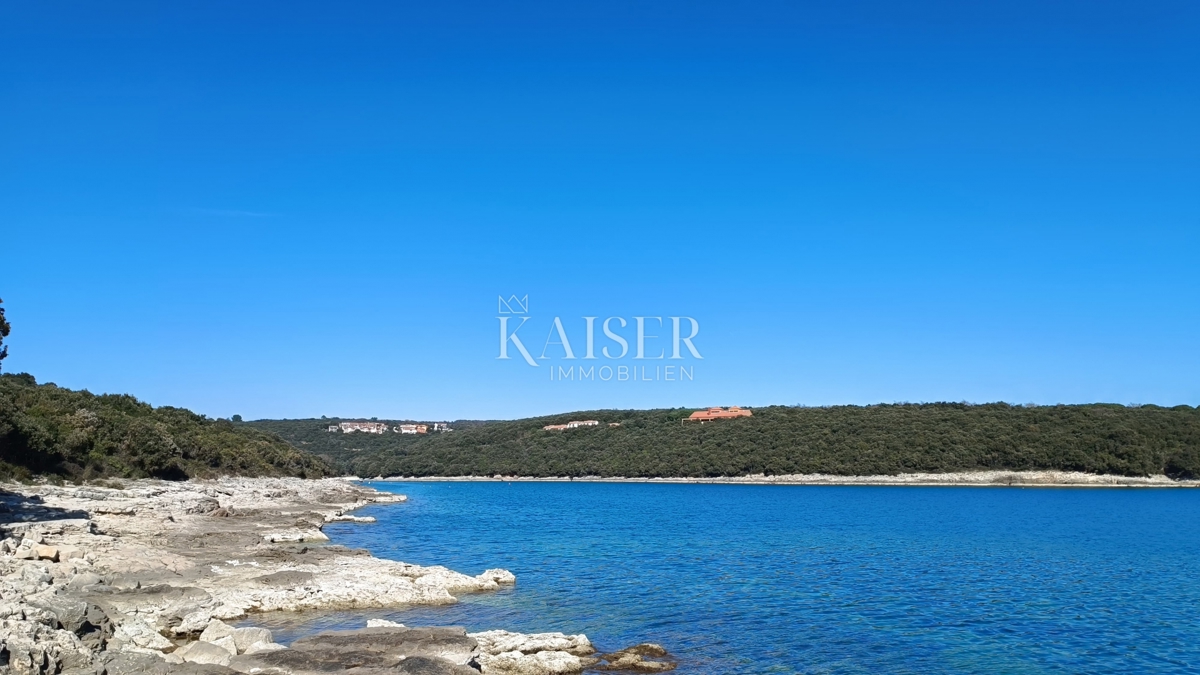 Istra, Peruški - gradbeno zemljišče 862m2 s projektom 