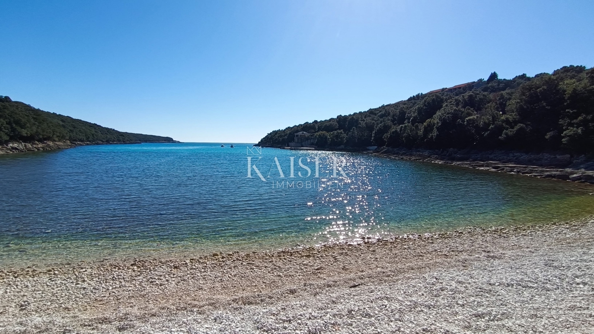 Istra, Peruški - gradbeno zemljišče 862m2 s projektom 