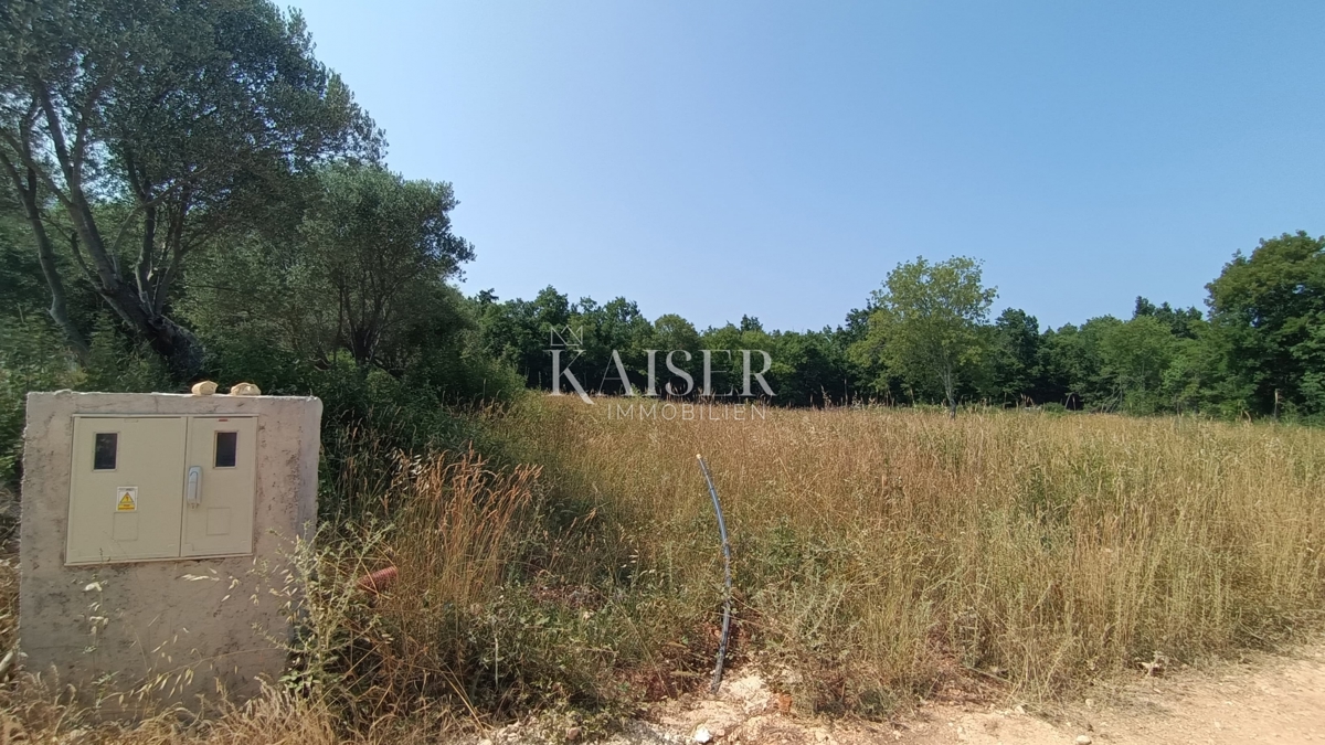 Istra, Peruški - gradbeno zemljišče 862m2 s projektom 