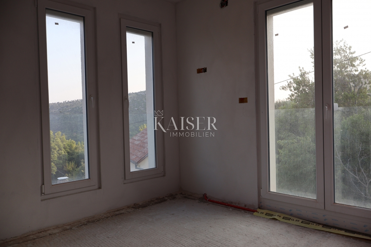 Novi Vinodolski, Bribir - Duplex stanovanje z vrtom