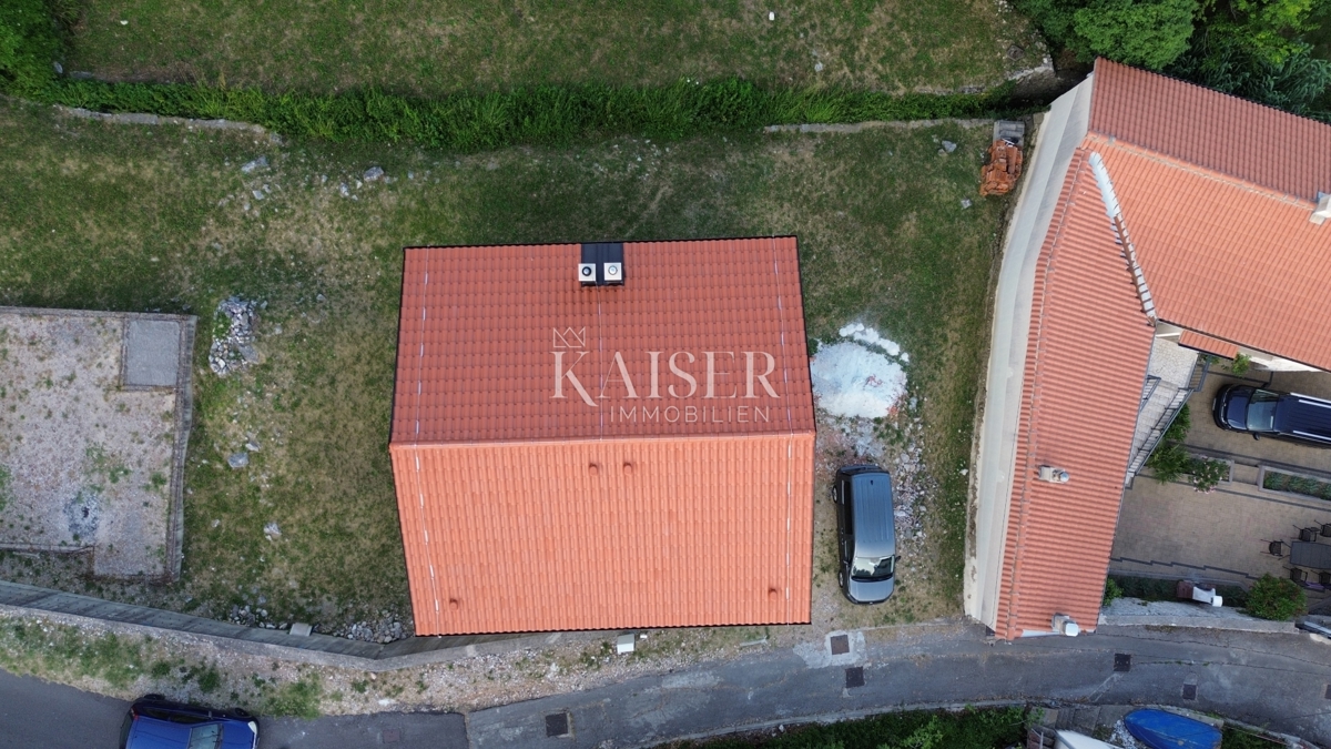 Novi Vinodolski, Bribir - Duplex stanovanje z vrtom