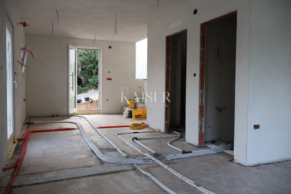 Novi Vinodolski, Bribir - Duplex stanovanje z vrtom