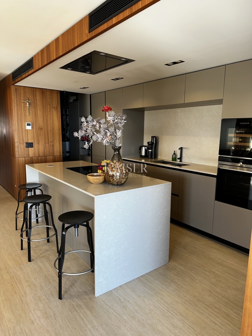 Istra, Novigrad - luksuzno opremljeno stanovanje 119m2, vrhunska lokacija, pogled na morje