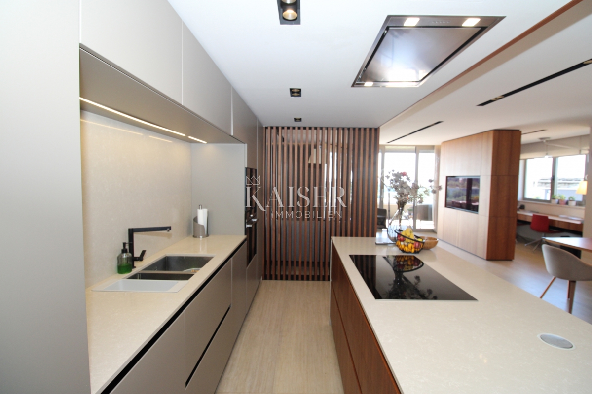 Istra, Novigrad - luksuzno opremljeno stanovanje 119m2, vrhunska lokacija, pogled na morje