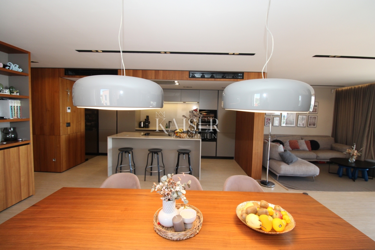 Istra, Novigrad - luksuzno opremljeno stanovanje 119m2, vrhunska lokacija, pogled na morje