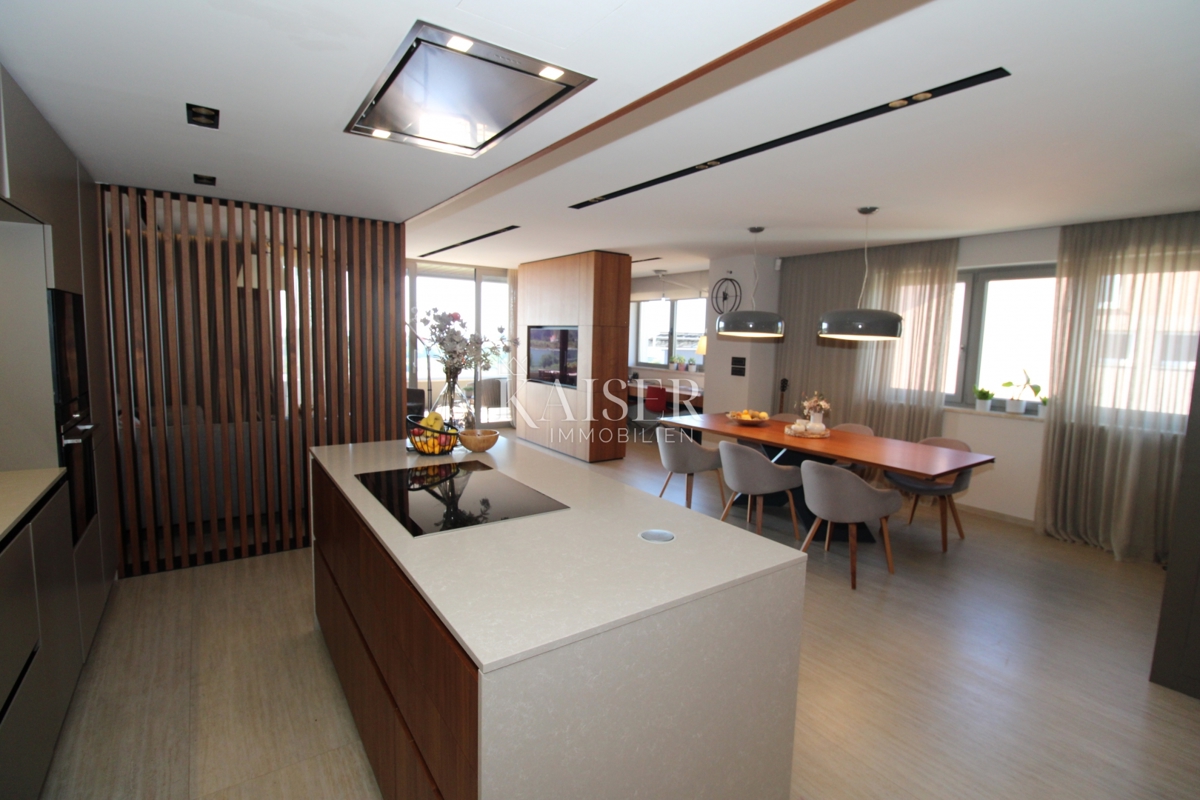 Istra, Novigrad - luksuzno opremljeno stanovanje 119m2, vrhunska lokacija, pogled na morje